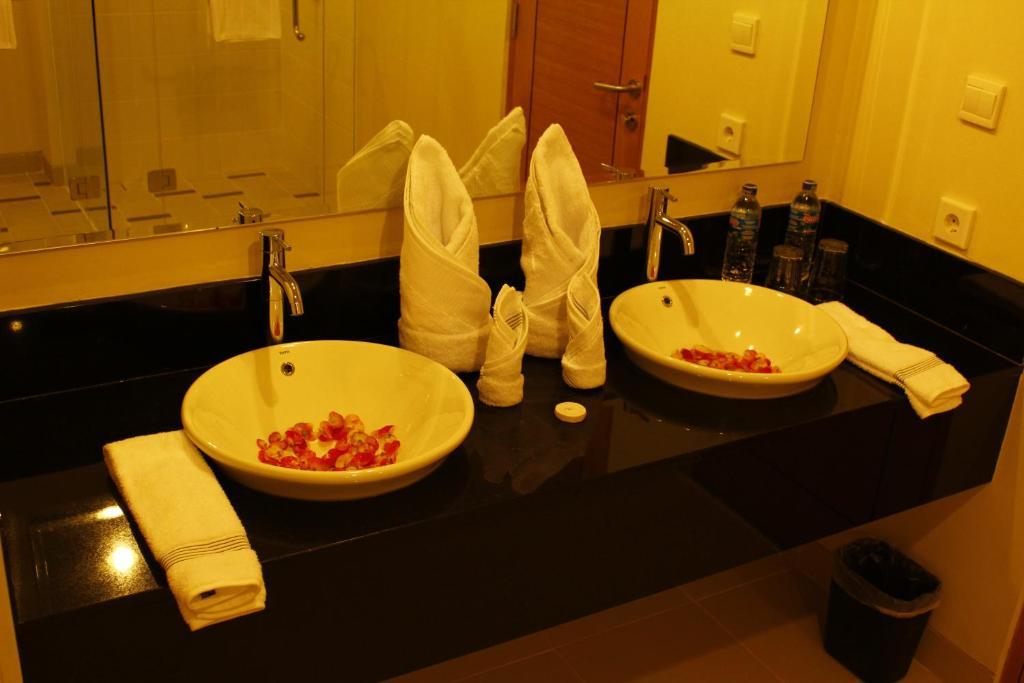 Laprima Hotel Лабуан Баджо Екстериор снимка