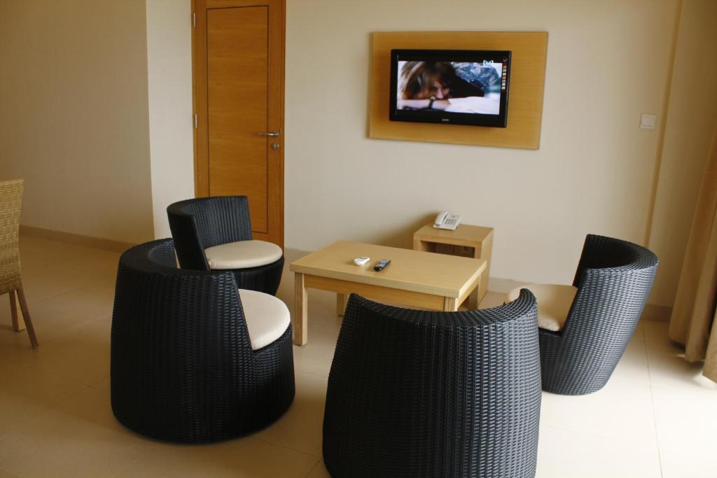 Laprima Hotel Лабуан Баджо Екстериор снимка