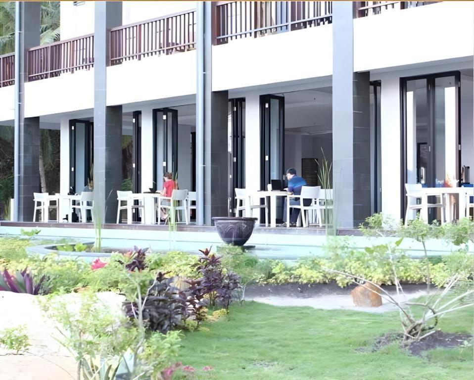 Laprima Hotel Лабуан Баджо Екстериор снимка