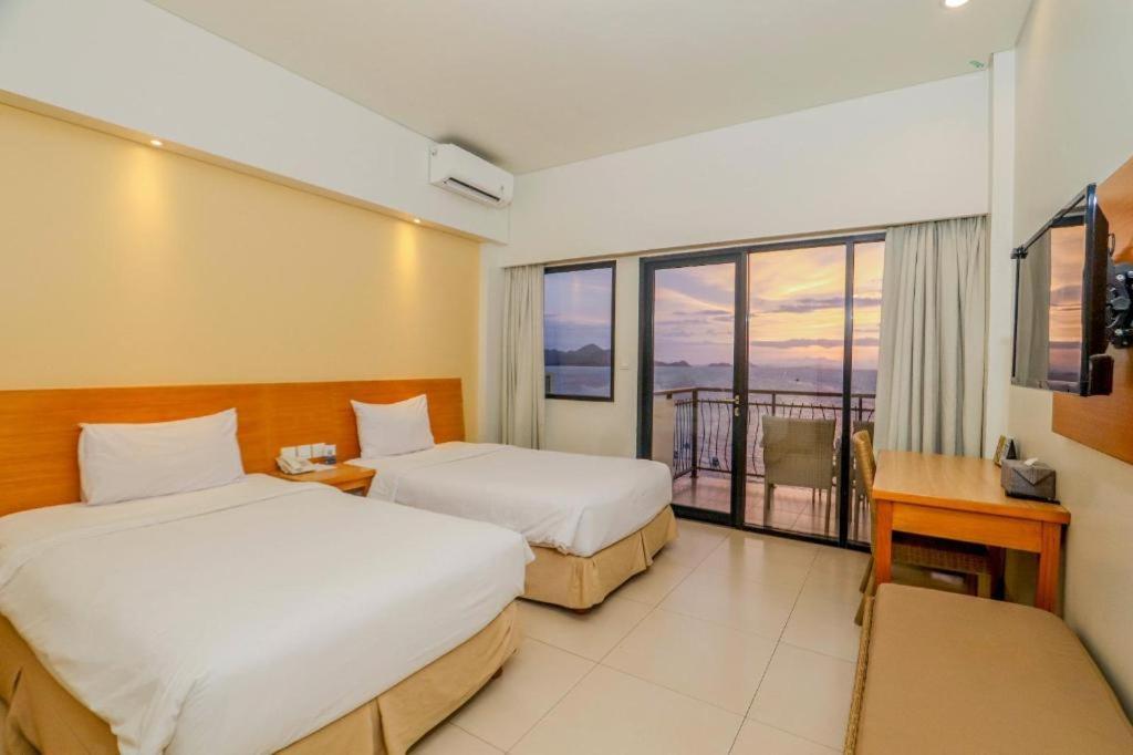 Laprima Hotel Лабуан Баджо Екстериор снимка