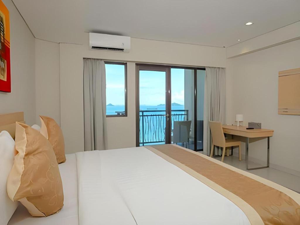 Laprima Hotel Лабуан Баджо Екстериор снимка