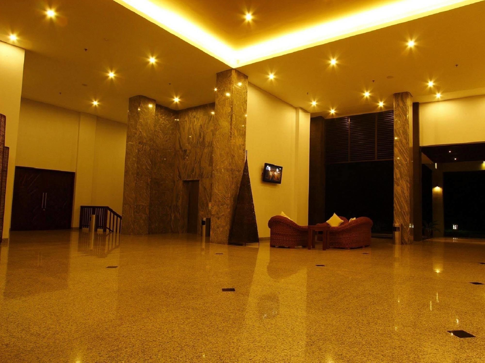 Laprima Hotel Лабуан Баджо Екстериор снимка